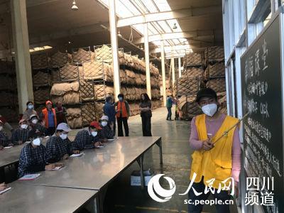 四川德昌 幸福課堂 進(jìn)工廠 村民掙了錢又養(yǎng)成了好習(xí)慣